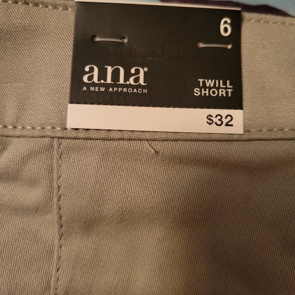 a n.a. Women's Gray Twill Shorts NWT - Picture 5 of 10